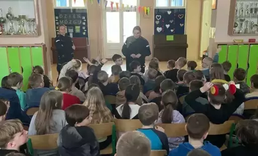 sPOTKANIE Z POLICJANTKĄ